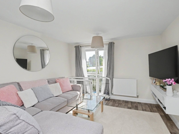 1 Cranwell Crescent - Image 2